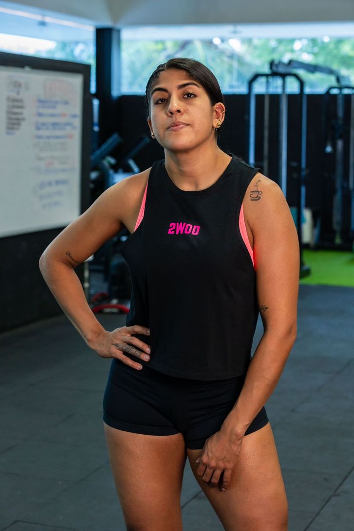  CAMISILLA CORTA NEGRA LOGO FUCSIA 