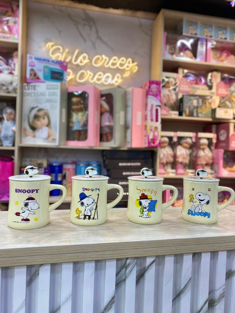 TAZA SNOOPY CON TAPA FIGURA