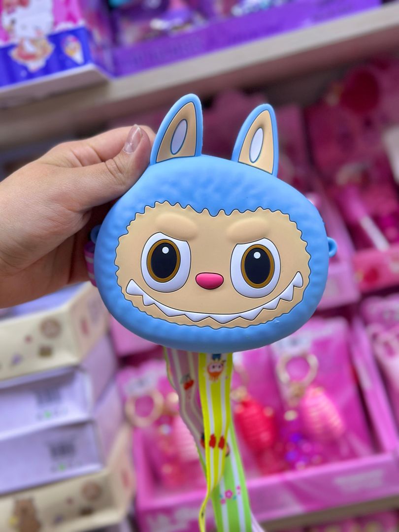 BOLSO SILICONA LABUBU & CAPYBARA 