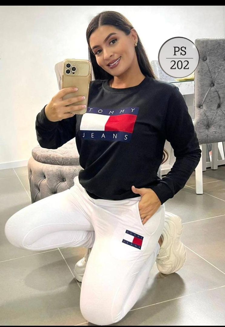 Conjunto de Buso y Jogguer con Vinilo Americano de alta calidad