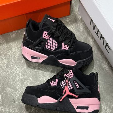 Imagen del producto RETRO 4 NEGRO ROSA
