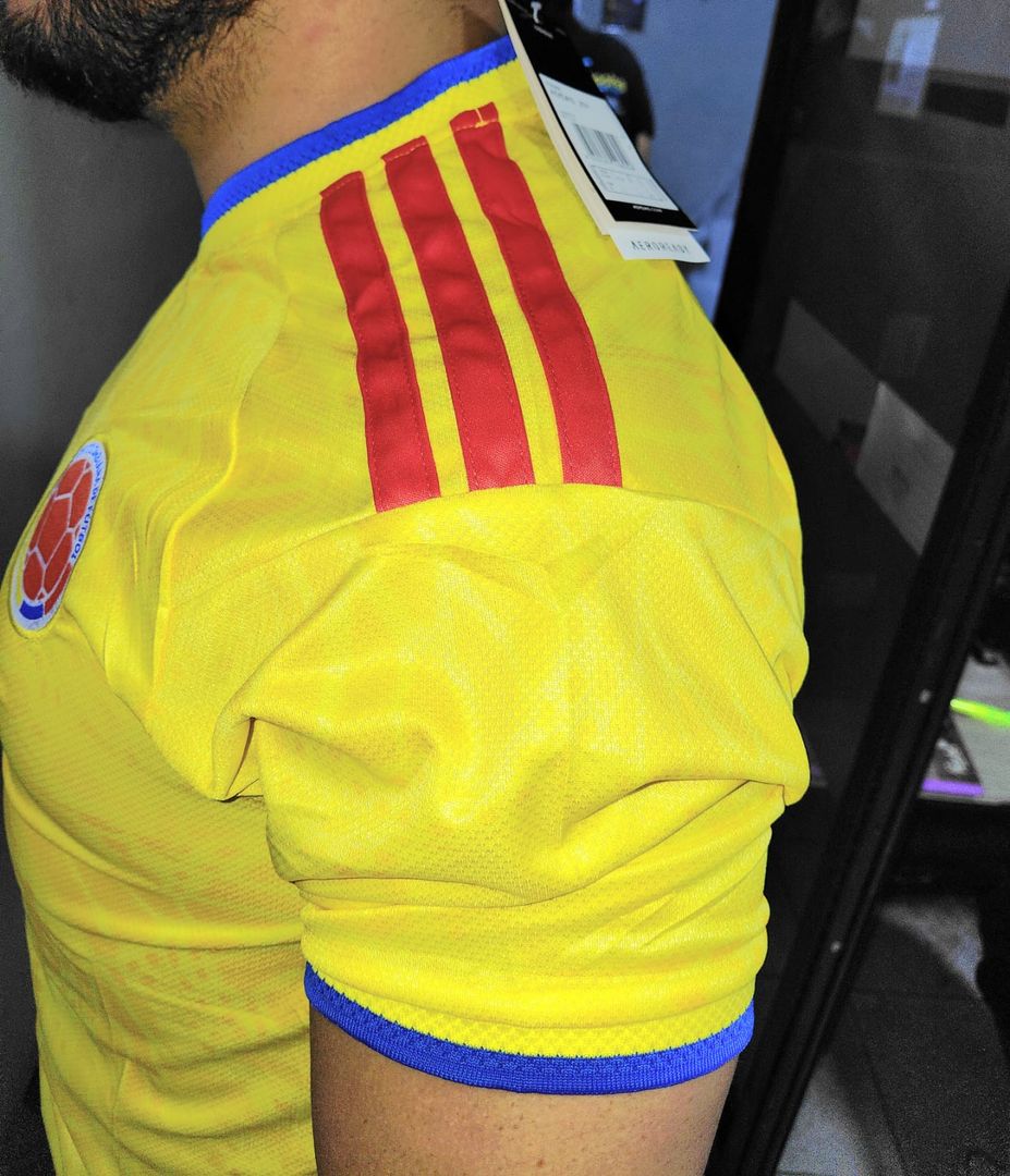 CAMISETA OFICIAL COLOMBIA JUGADOR 1.1