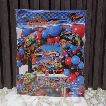 Imagen del producto ARCO DE GLOBOS FONDO MANTEL Y CORTINA HOTWHEELS
