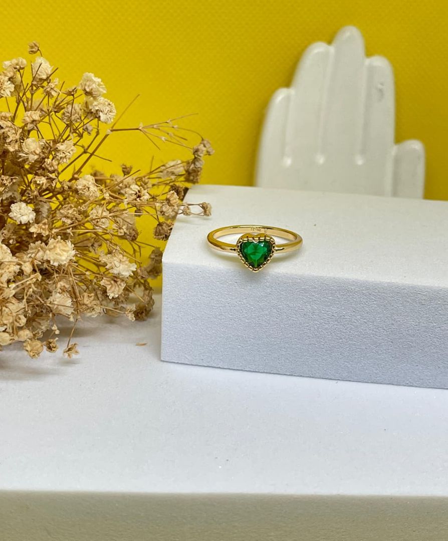 Anillo solitario corazon verde