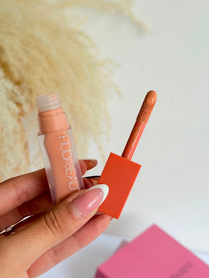 CORRECTOR HUDA BEAUTY