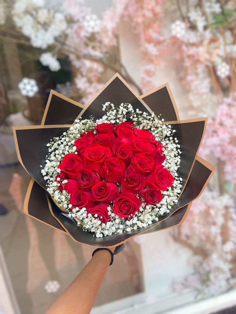 Bouquet x24 rosas y follaje