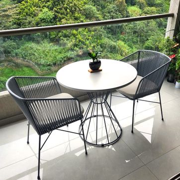 SET MESA EN CONCRETO Y SILLAS - imagen 1