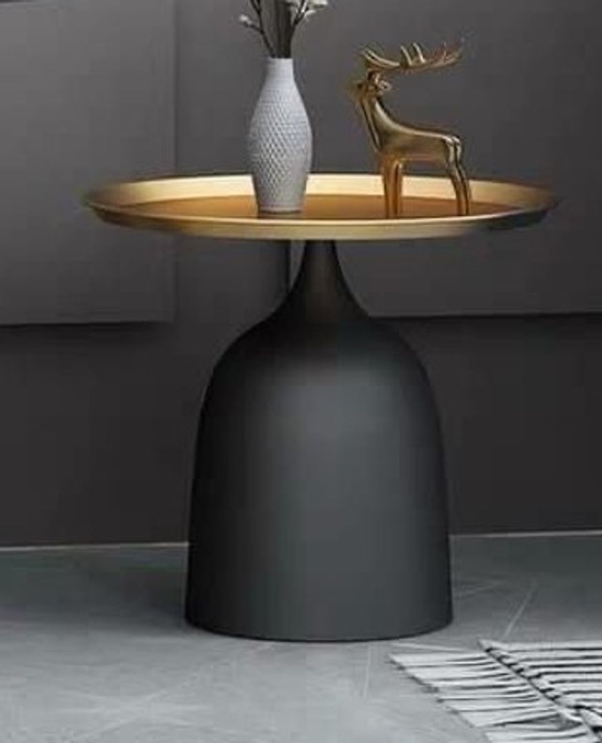 Mesa en metal negro y dorado