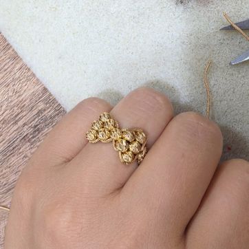 Imagen del producto ANILLO ARTESANAL MOÑO DORADO