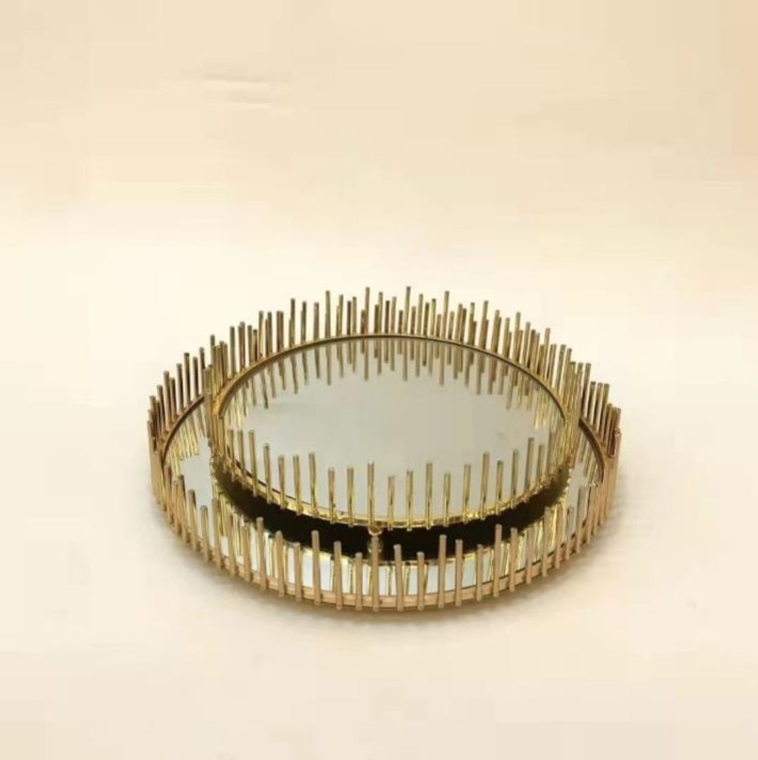 Set de dos charolas doradas en metal con espejo