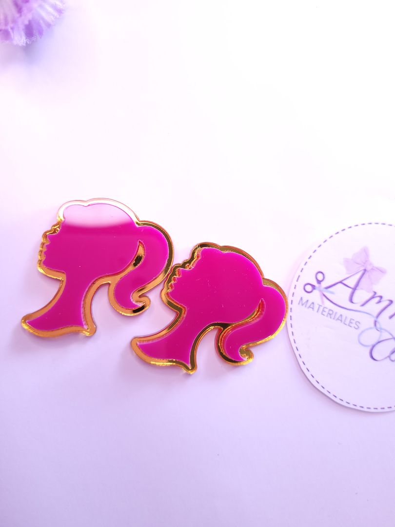 Acrílico 4.5x3.8cm silueta Dorado y fucsia