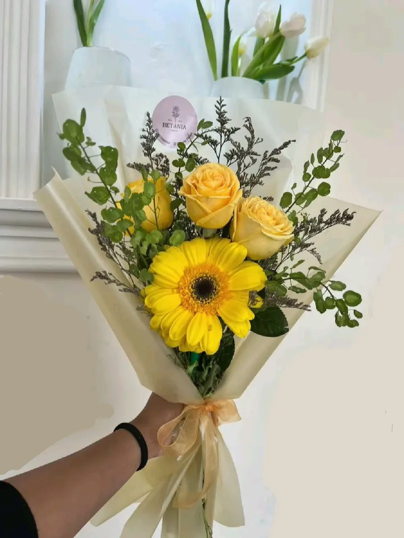 gerbera con rosas