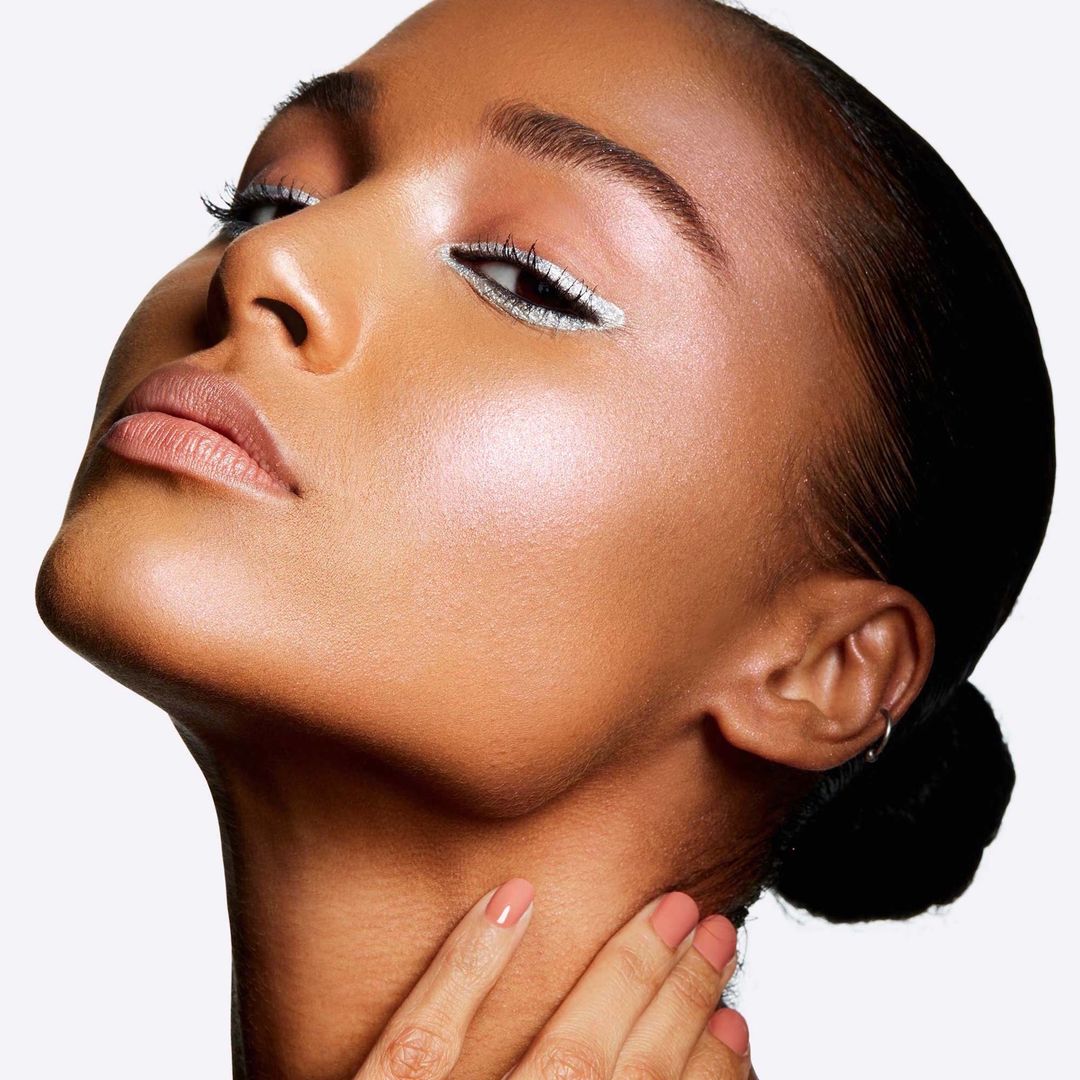 Polvo Iluminador Extra Dimension Skinfinish - Show Gold 