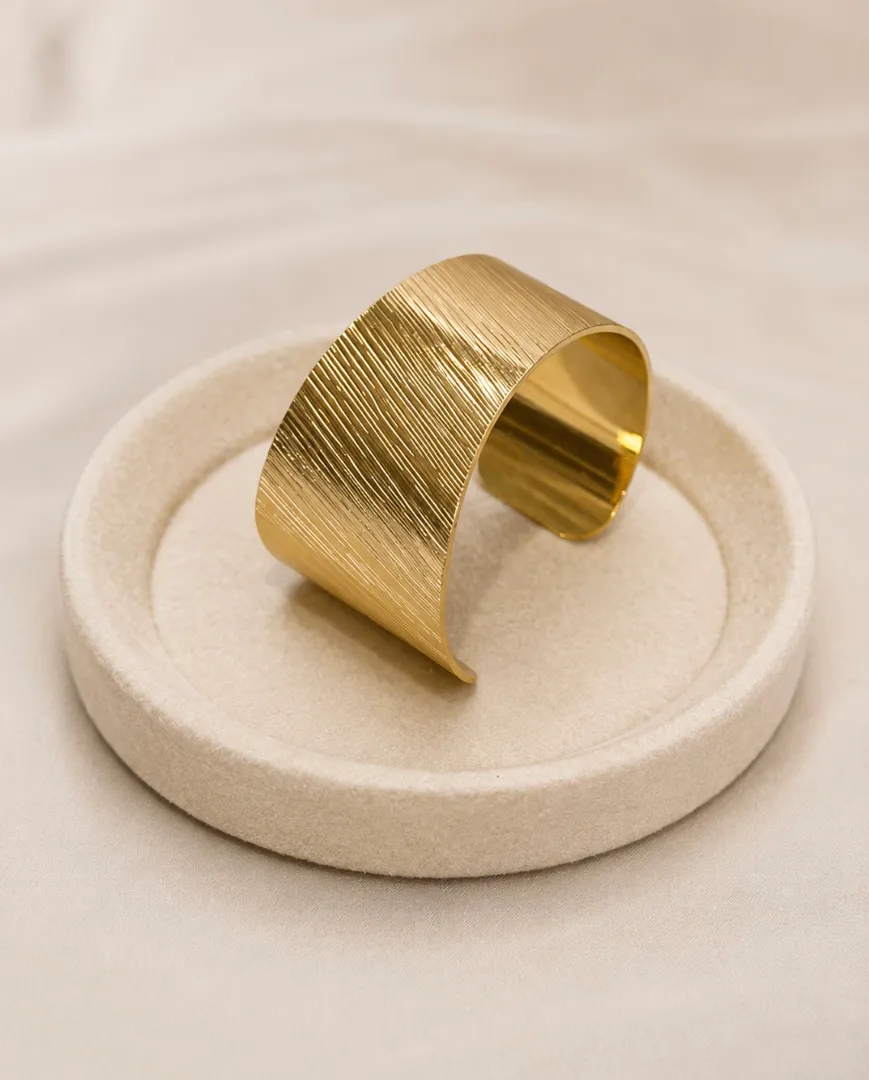 Pulsera gruesa líneas delgadas 