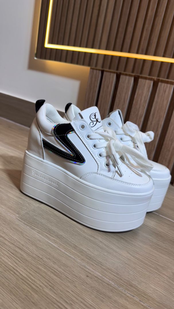 Tenis plataforma doble fashion !!