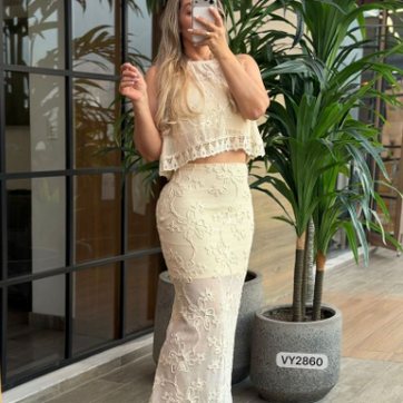 Imagen del producto Conjunto blusa + falda larga blonda