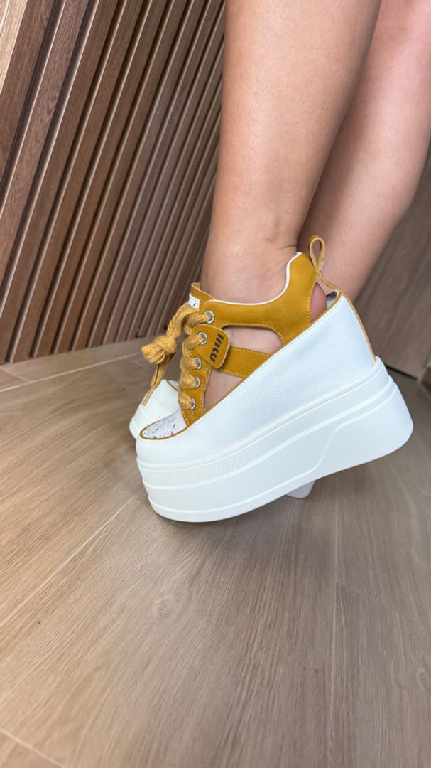 Tenis plataforma 3 destapados amarillo 