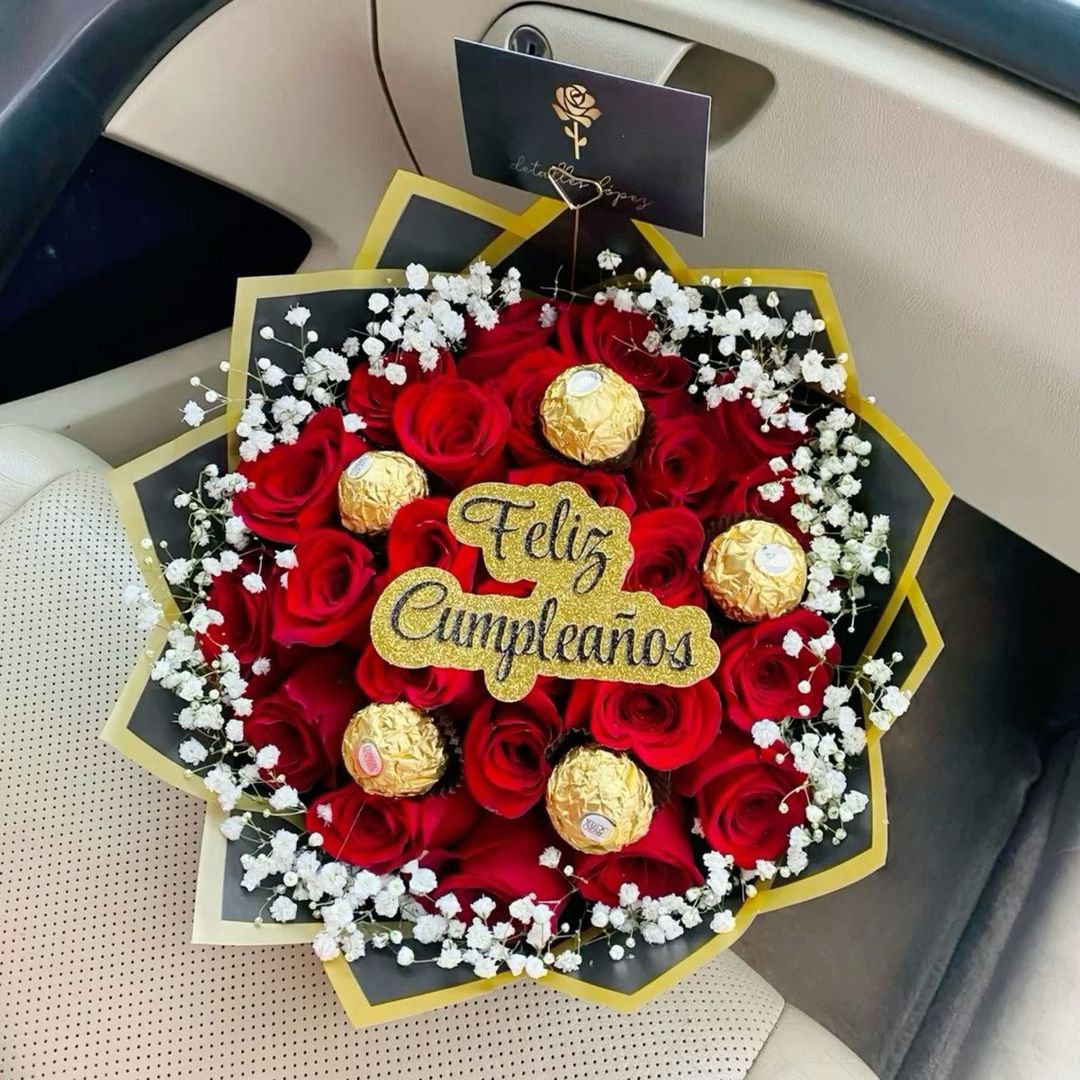 24 ROSAS CON FERREROS