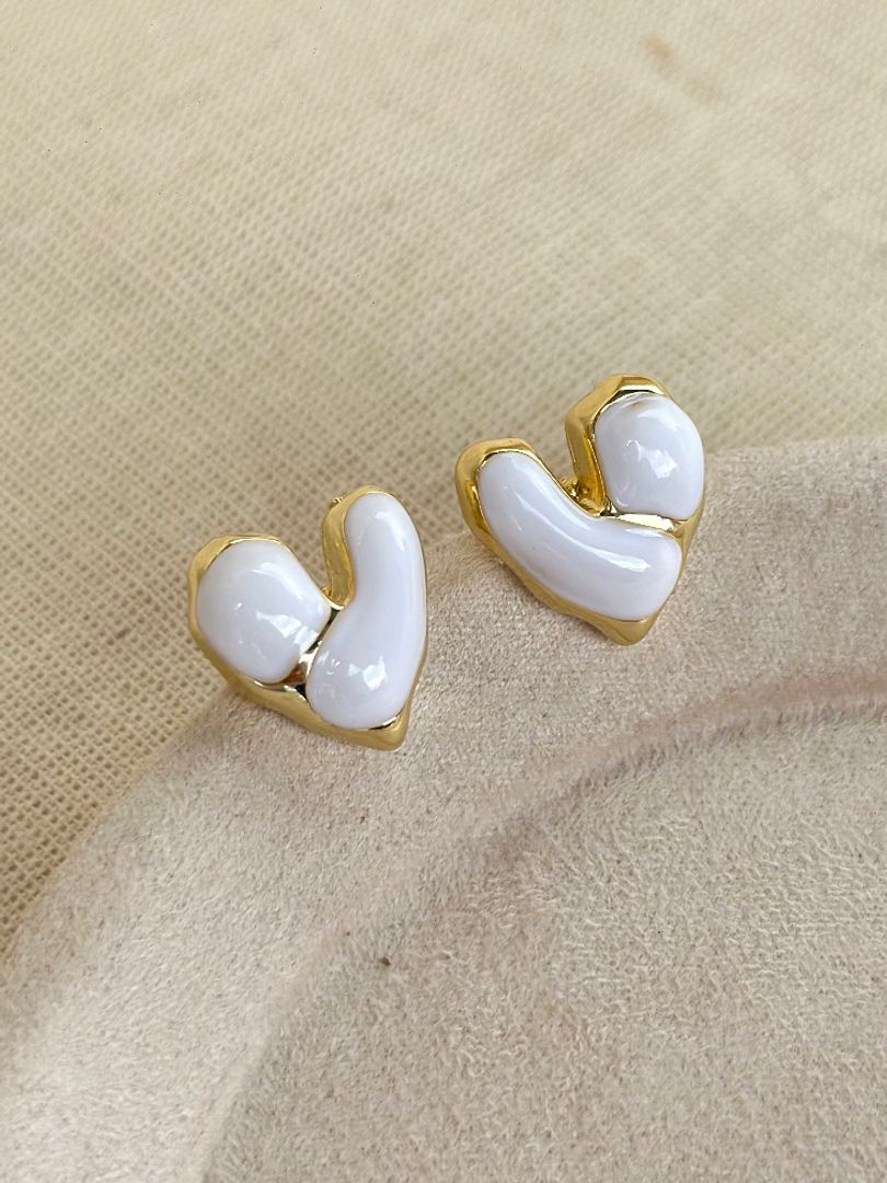 Arete corazón blanco 