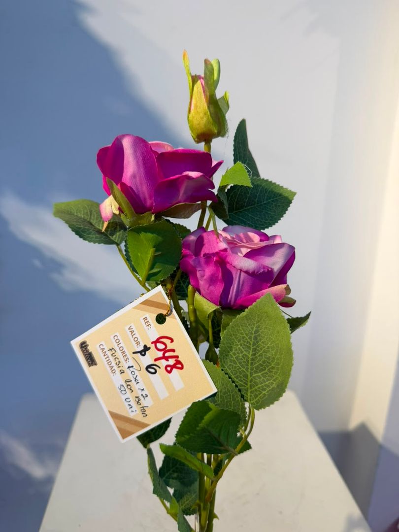 VARA DE ROSA X 2 CON BOTON MORADA