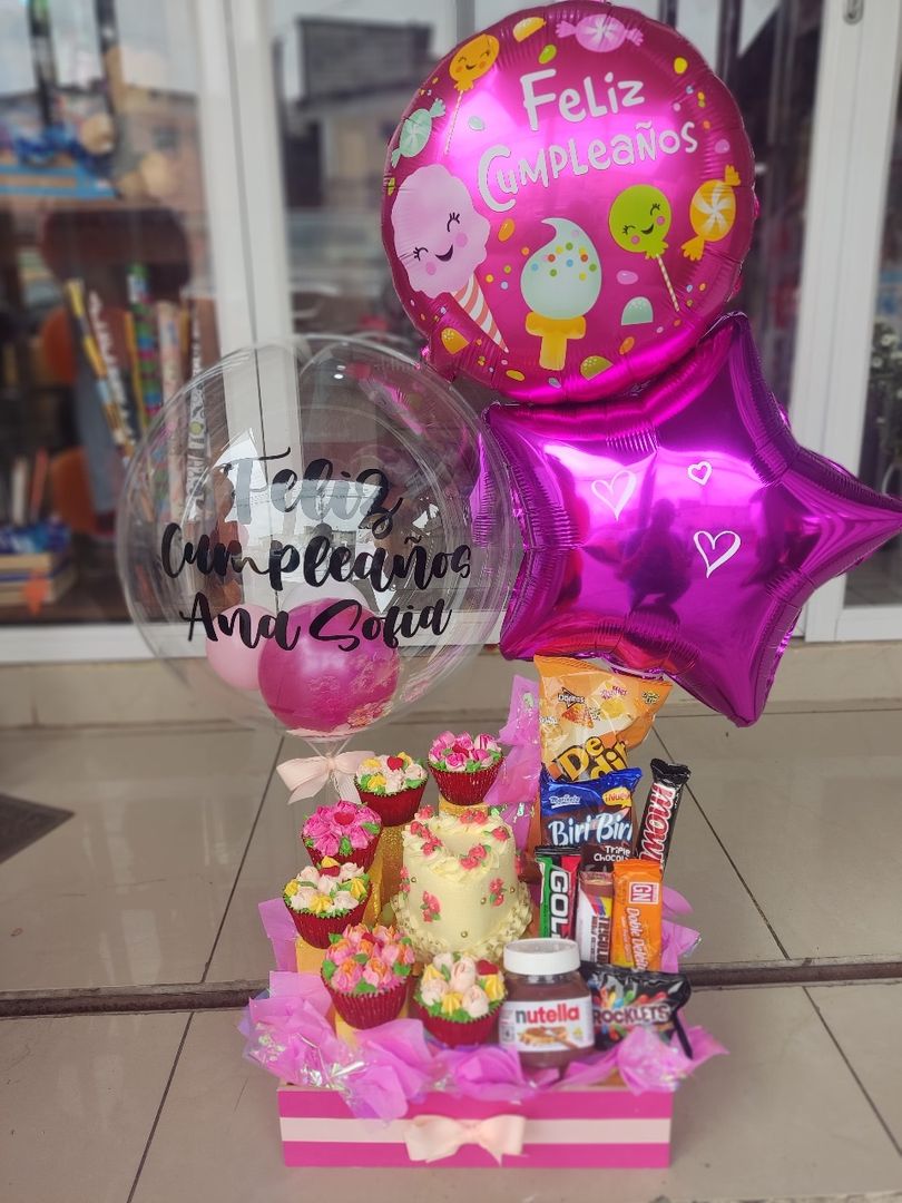 Mini Torta con cup cakes en detalle 