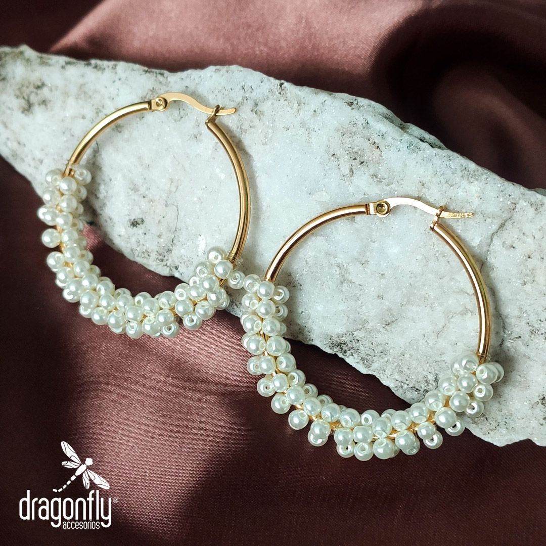 candongas en acero tejidas a mano con  perlas blanco