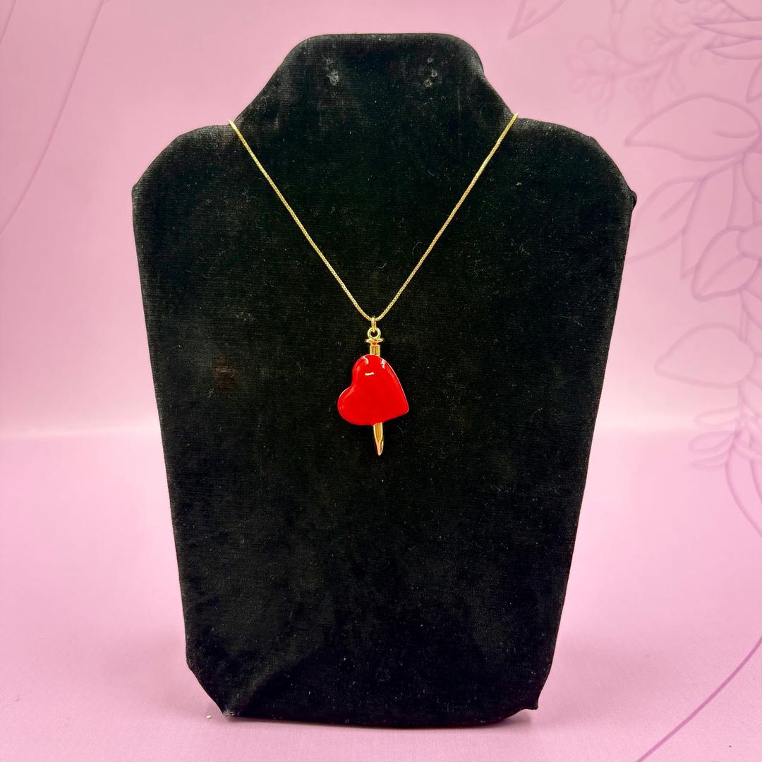 COLLAR CORAZÓN ESPADA