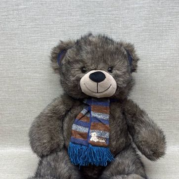 Imagen del producto OSO PELUDITO CON BUFANDA 60 CM