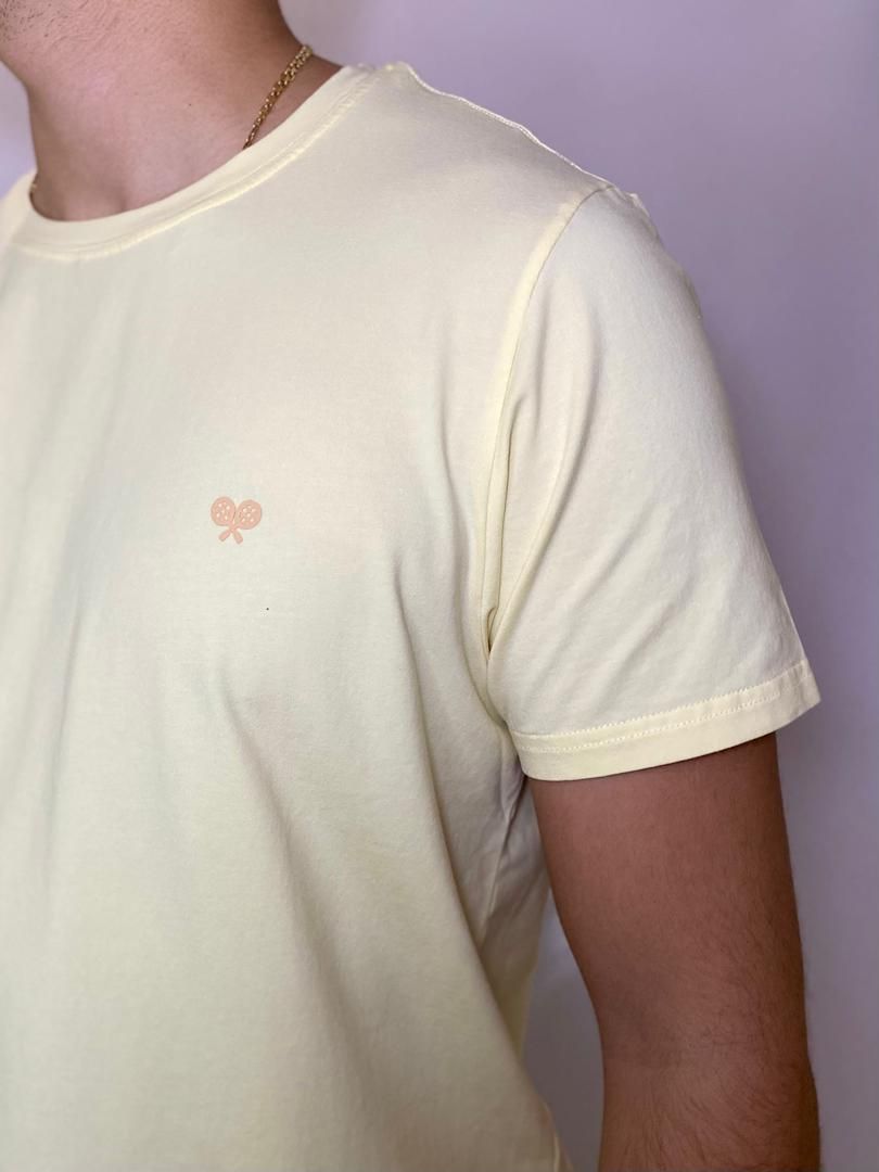 CAMISETA TENNIS ESSENCIALS - AMARILLO