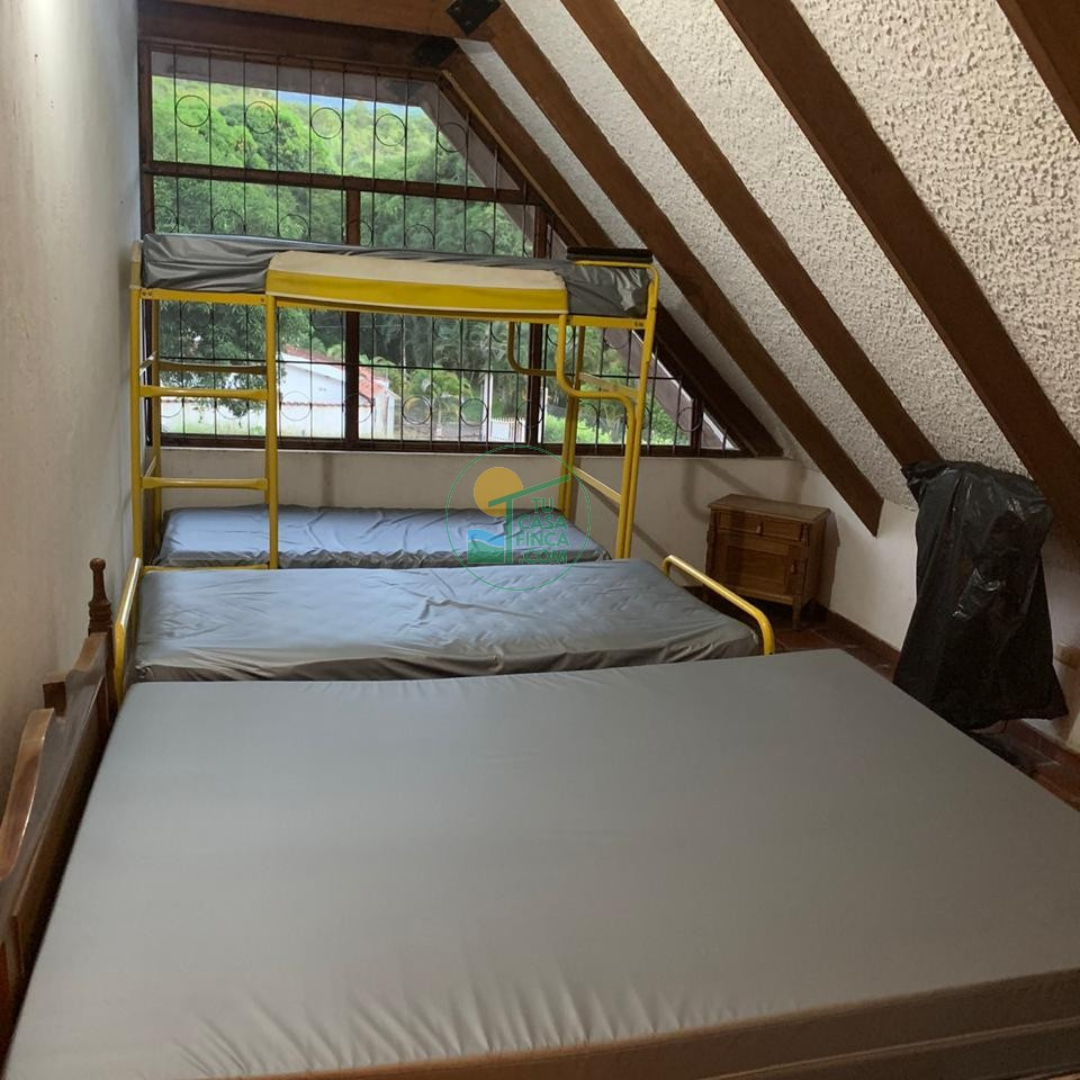 MELGAR |10|12 PERSONAS