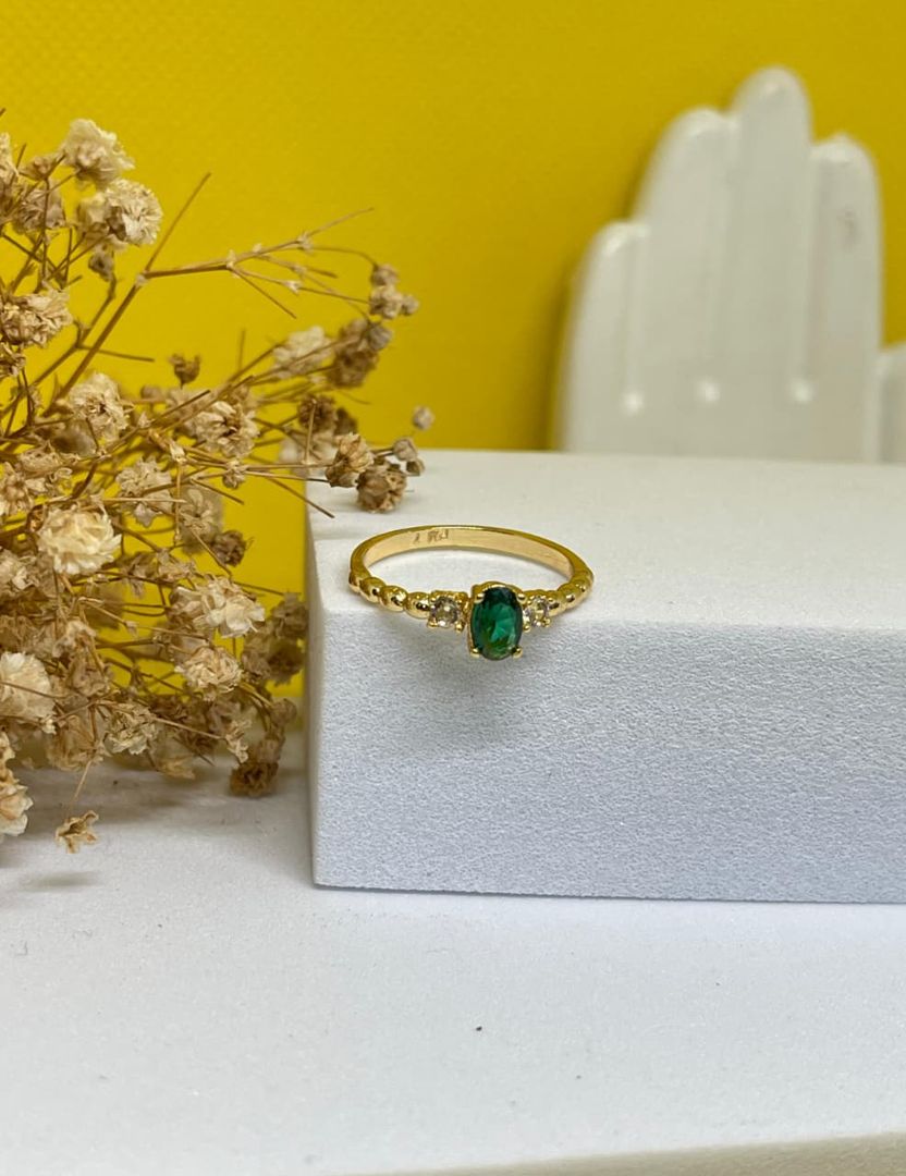 Anillo ovalo circon cristal y verde de balines lisos