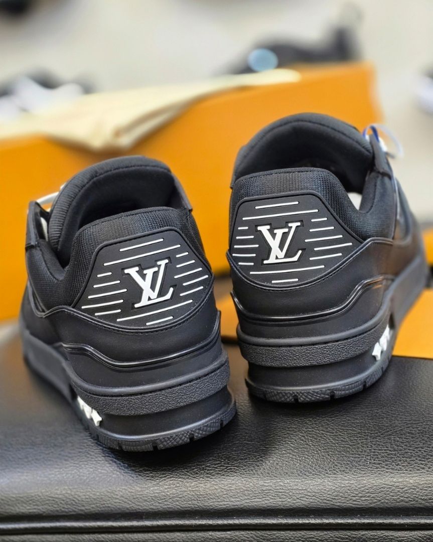 Louis Vuitton trainer black 