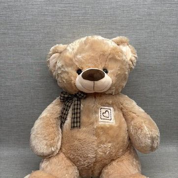 Imagen del producto OSO BEIGE CON BORDADO Y MOÑO 60 CM