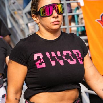 T- SHIRT  DAMA  ATLETA  NEGRO - FUCSIA NEON - imagen 1