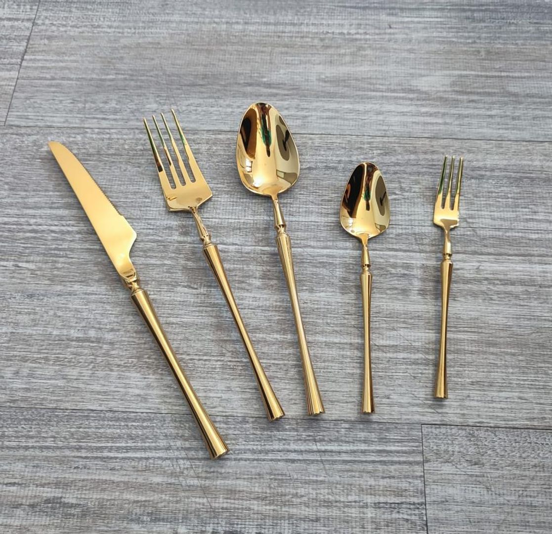 Juego de Cubiertos (5 pzs.) Dorado