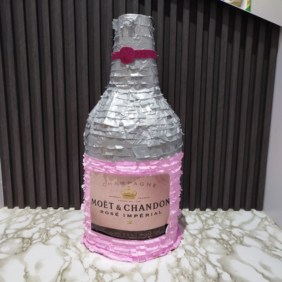 PIÑATA DE BOTELLAS