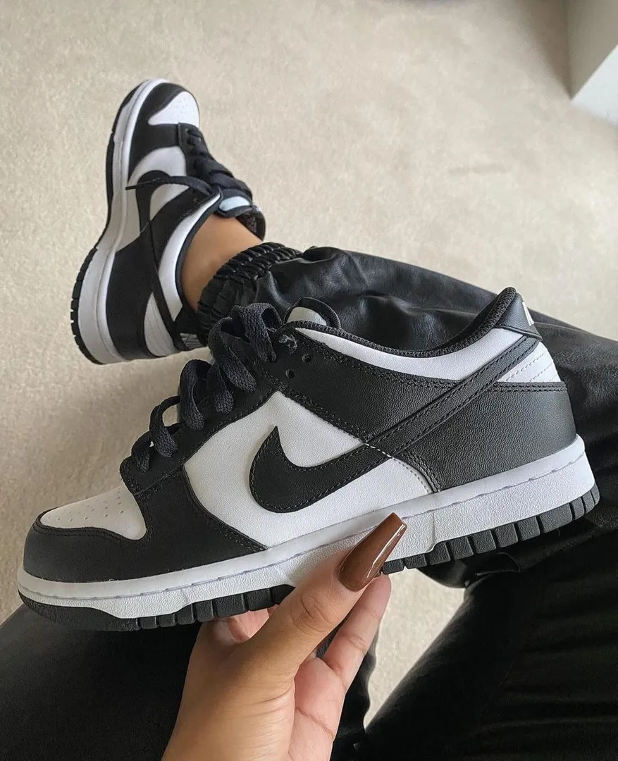Nike dunk panda 