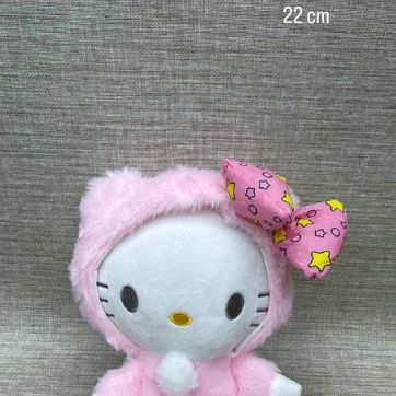 Imagen del producto COLECCIÓN SANRIO CON PIYAMA (HELLO KITTY) 22 CM