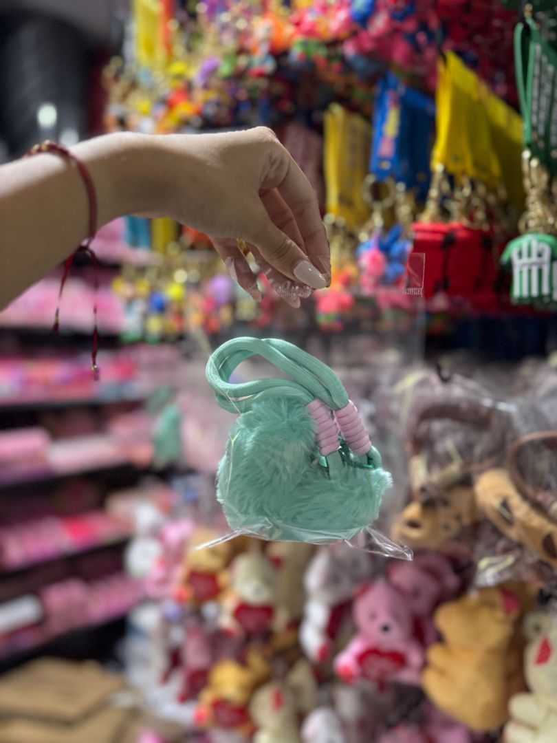 Llavero de peluche en forma de corazón 