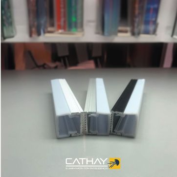 PERFIL COMA CON PANTALLA ACRILICA OPALIZADA (LUCIANA) 3mts - imagen 1