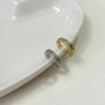 Imagen del producto Earcuff puntos 