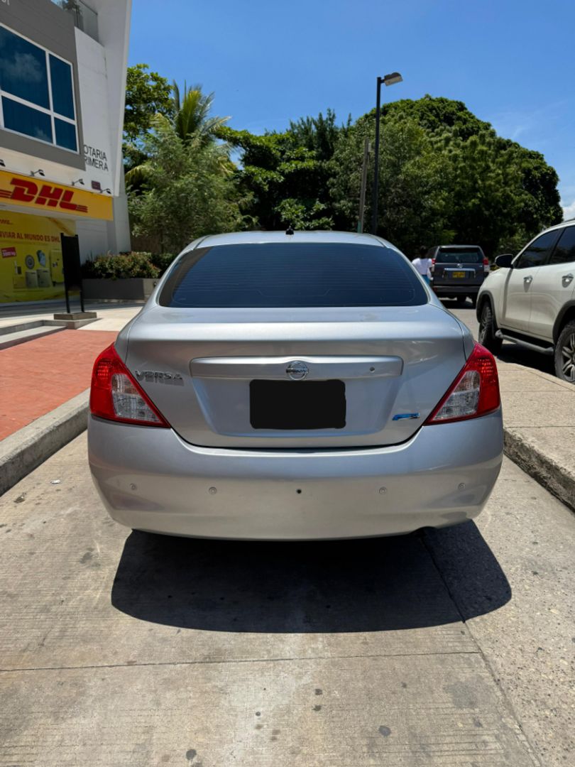 NISSAN VERSA 1.6L AUT ADVANCE 2015