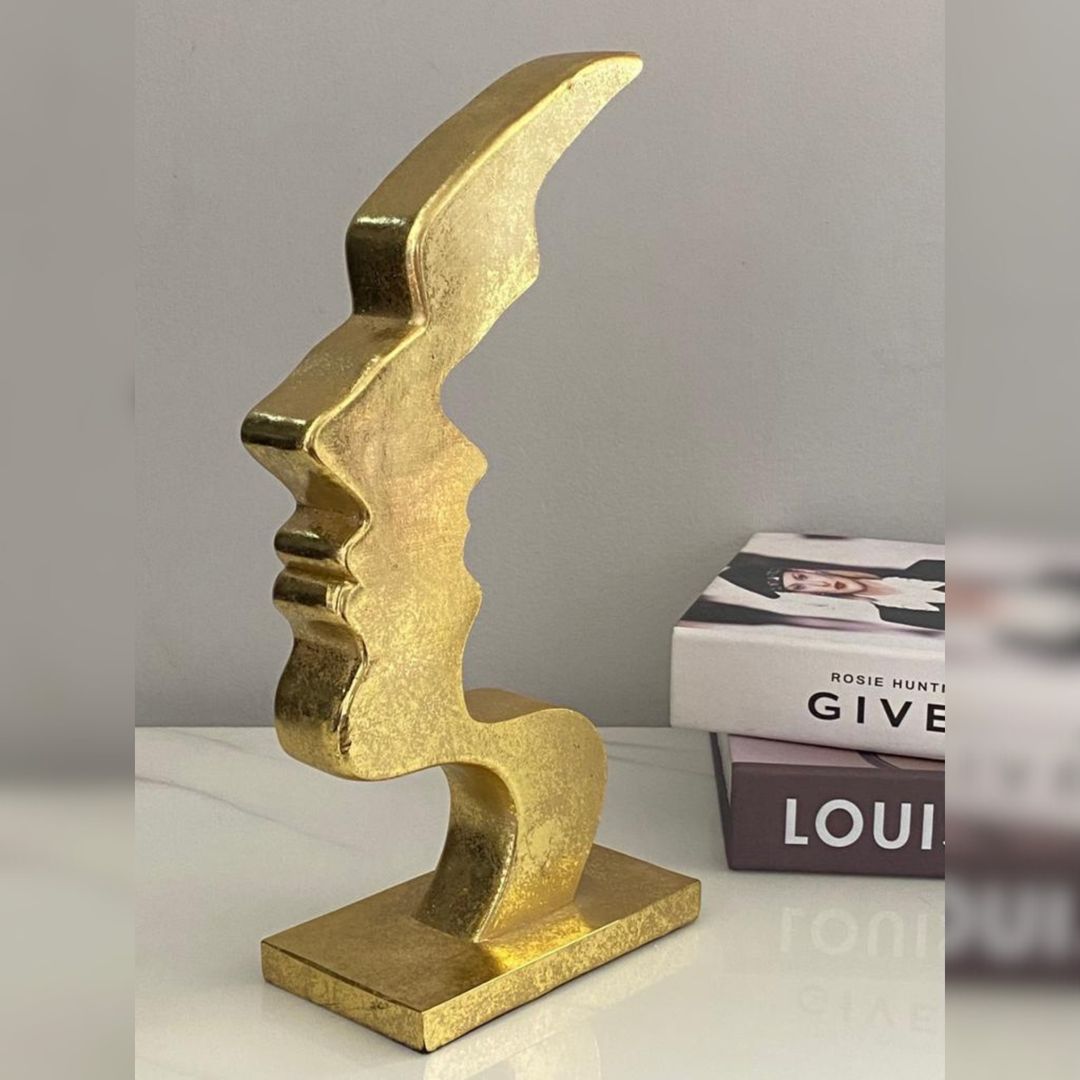 Adorno en resina dorada