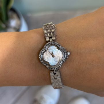 Imagen del producto Reloj vancleef plateado 