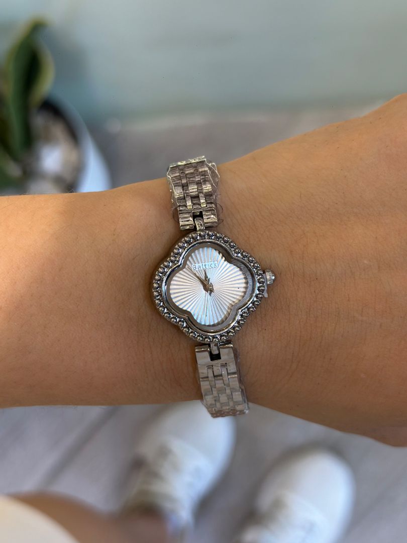 Reloj vancleef plateado 