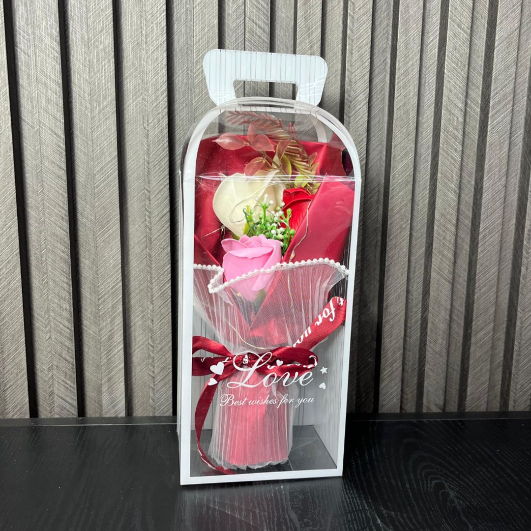 RAMO ROSAS EN ACETATO ROJA GRANDE