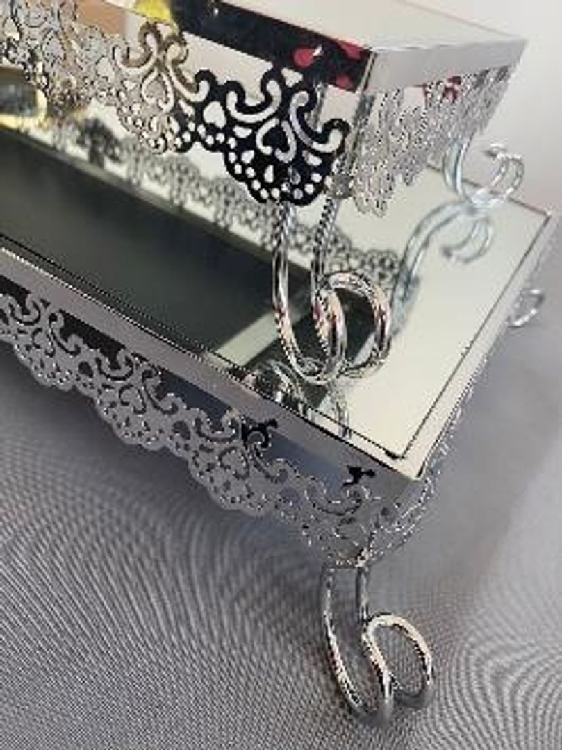 Set de dos charolas plateadas en metal con espejo