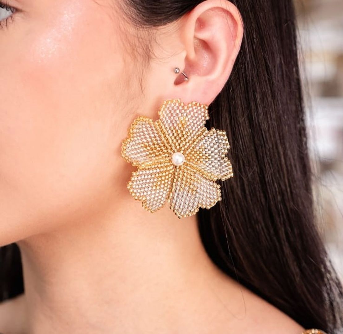 Arete Flor 5 Pétalos Mostacilla