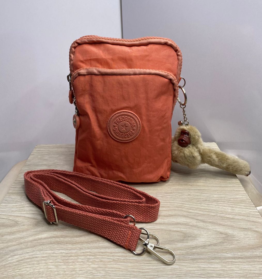 Bolso porta celular color salmón 