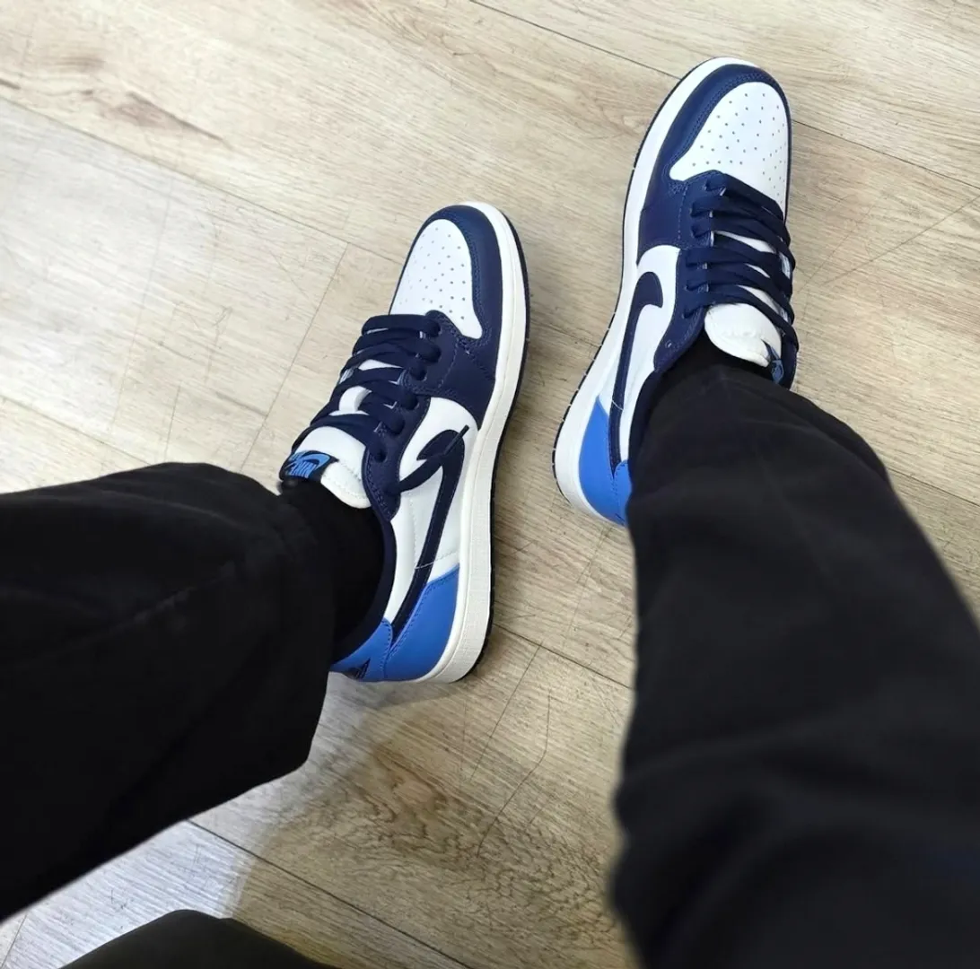 Air Jordan 1 Low OG 'Obsidian UNC